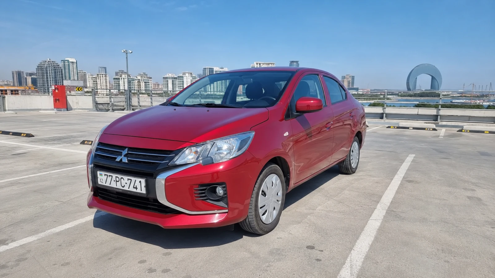 Economy huurauto Mitsubishi Mirage in Baku Stad, Azerbeidzjan geen borg