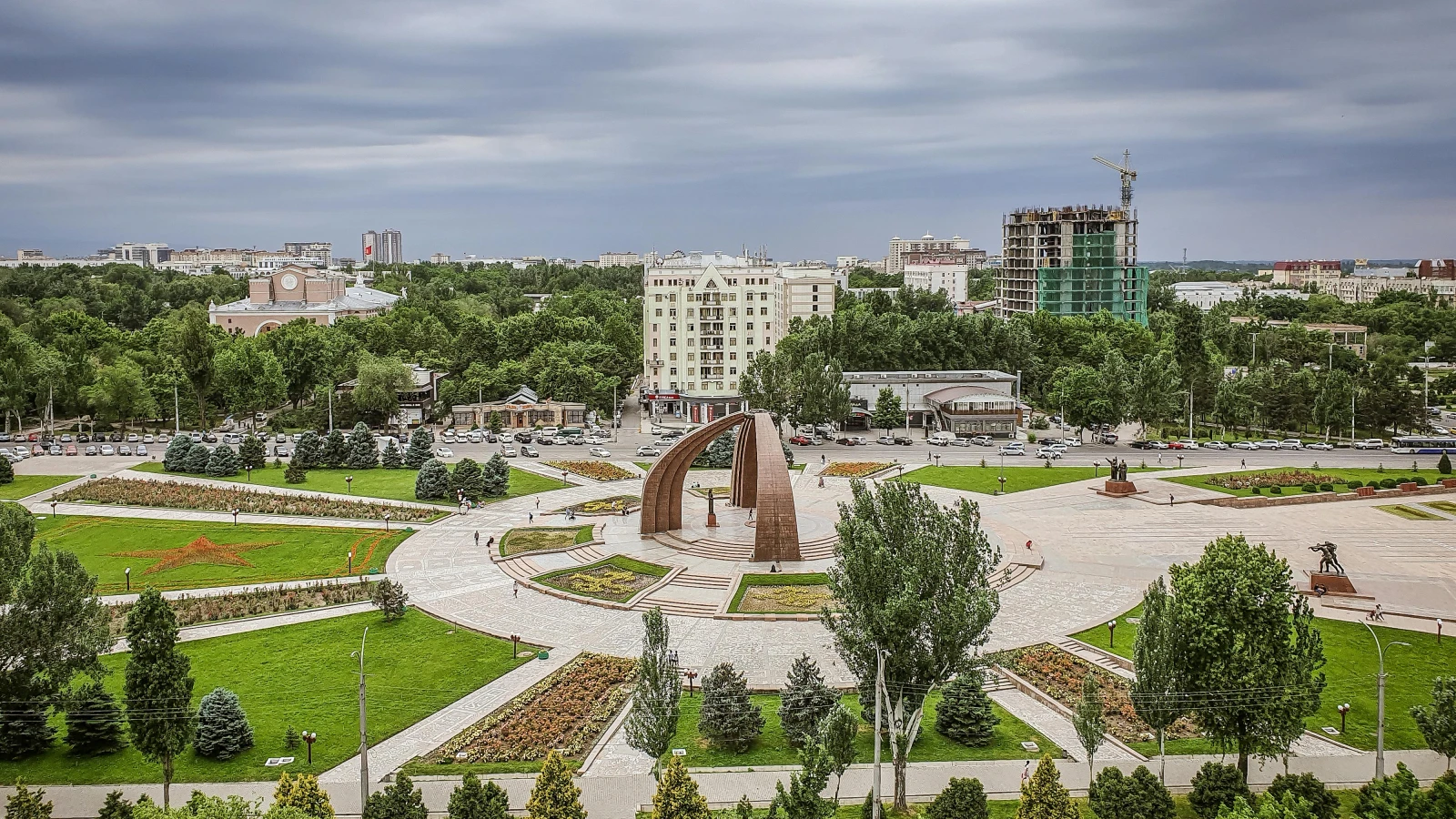 Vue en plongée du Monument des Martyrs à Bakou, Azerbaïdjan